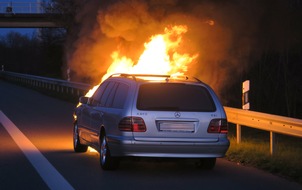 Polizeiinspektion Delmenhorst / Oldenburg - Land / Wesermarsch: POL-DEL: Autobahnpolizei Ahlhorn: Fahrzeugbrand auf der Autobahn 28 in der Gemeinde Hatten