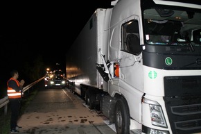 FW-WRN: Verkehrsunfall mit LKW-Beteiligung auf der BAB 1