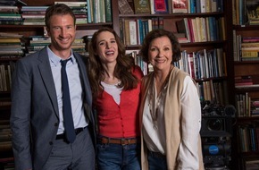 ZDF: Drehstart für Katie-Fforde-Verfilmung "Die Väter meines Sohnes" / ZDF-"Herzkino"-Film mit Julia Malik, Heiko Ruprecht und Gila von Weitershausen (FOTO)