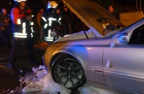 Feuerwehr Heiligenhaus: FW-Heiligenhaus: Brennendes Auto in der Oberilp (Meldung 8/2016)