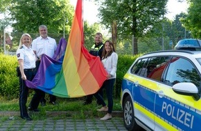Polizeidirektion Göttingen: POL-GOE: Polizeidirektion Göttingen hisst LSBTIQ-Flagge anlässlich des Internationalen Tages gegen Homo-, Bi-, Inter- und Transphobie (IDAHOBIT) am 17. Mai