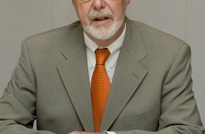 Bankenfachverband e.V.: Kreditgeschäft 2010 normalisiert sich im Jahr nach der Umweltprämie / Weniger Kfz-Kredite, mehr Barkredite / Investitionsfinanzierung stabil / Neuer Konsumkredit-Index der GfK (mit Bild)