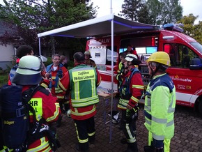 KFV-CW: Dachstuhlbrand in Bad Liebenzell-Monakam Feuerwehren bekämpfen Flammen in asbesthaltiger Bausubstanz