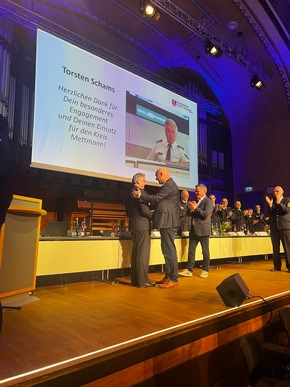 FW-Velbert: Feuerwehr Velbert blickt auf einsatzreiches Jahr zur&uuml;ck - Ehrungen und Zukunftsthemen im Fokus