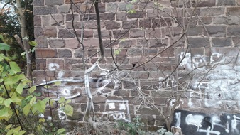Polizeiinspektion Hameln-Pyrmont/Holzminden: POL-HOL: Erneute Sachbeschädigungen durch Graffiti; Polizei sucht Zeugen