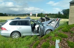 Polizei Minden-Lübbecke: POL-MI: Auto kollidiert mit Anhänger