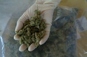 Polizei Rhein-Erft-Kreis: POL-REK: Dealer floh vor Polizei - Bergheim