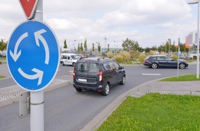 HUK-COBURG: Tipps für den Alltag: Fahrverhalten dem Kreisel anpassen / Geschwindigkeit im Kreisel muss zum Kurvenradius passen - 50 Stundenkilometer können zu schnell sein (FOTO)