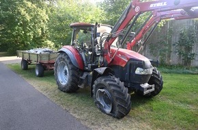 Polizeiinspektion Delmenhorst / Oldenburg - Land / Wesermarsch: POL-DEL: Landkreis Oldenburg: Traktor in Bissel umgekippt +++ Fahrer entfernt sich vom Unfallort