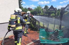 Feuerwehr Datteln: FW Datteln: Brennende Hecke löst Großalarm aus