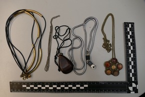 POL-COE: Nottuln, Am Vogelbusch, Schapdettener Stra&szlig;e/M&ouml;gliches Diebesgut - Polizei sucht Eigent&uuml;mer