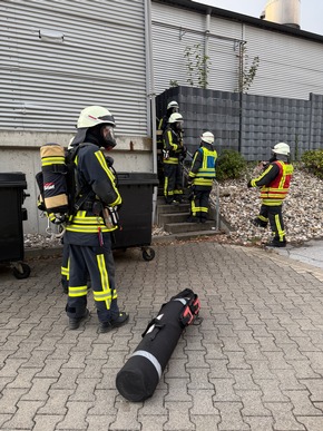 FW-EN: Co2-Austritt in Discounter - ein Mitarbeiter leicht verletzt