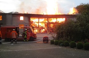 Polizeiinspektion Hameln-Pyrmont/Holzminden: POL-HOL: Meinbrexen - LK Holzminden: Mehrere Hunderttausend Euro Schaden bei Scheunenbrand   -Kein Personenschaden/Übergreifen auf Wohnhaus konnte verhindert werden-