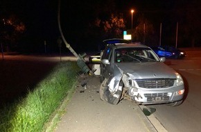 Polizeidirektion Pirmasens: POL-PDPS: Verkehrsunfall in der Homburger Straße mit beschädigter Lichtzeichenanlage