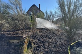 Feuerwehren VG Westerburg: FW VG Westerburg: Vegetationsbrand breitete sich rasant aus - Feuerwehreinsatz im Gleisbereich