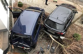 Polizeipräsidium Westpfalz: POL-PPWP: Auto in Vorgarten geschoben