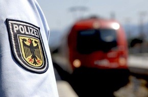 Bundespolizeiinspektion Kassel: BPOL-KS: Mann bespuckt Bahnmitarbeiterin