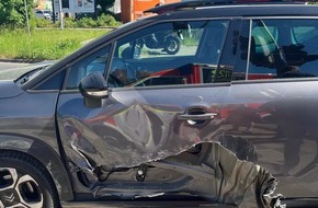 Polizei Bielefeld: POL-BI: Tiefstehende Sonne beeinträchtigt Sicht - Unfall