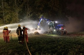 Feuerwehr Velbert: FW-Velbert: Ausgedehnter Heuballenbrand auf der Alaunstraße