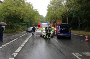 Feuerwehr Bochum: FW-BO: Verkehrsunfall mit verletzten Personen an der Wasserstraße