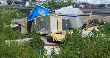 Polizeipräsidium Freiburg: POL-FR: Umkirch: Kühltruhen illegal entsorgt - Zeugen gesucht