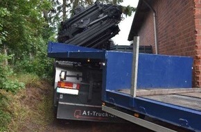 Polizeiinspektion Nienburg / Schaumburg: POL-NI: Hoyerhagen: Versuchter Diebstahl eines Sattelschleppers mit Anhänger- unbekannter Täter fährt sich fest und flüchtet