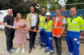 Westconnect GmbH: Pressemeldung: Spatenstich: Westconnect startet Glasfaserausbau in Möhnesee Wippringsen