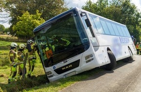 Feuerwehr Iserlohn: FW-MK: Rettung auf Mountainbike-Strecke / Schulbus droht umzukippen