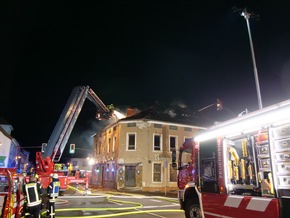 FW LK Neunkirchen: Brand eines leerstehenden Hotel-Restaurants in der Hauptstraße