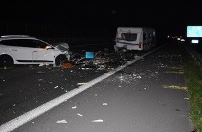 Polizeiinspektion Osnabrück: POL-OS: Bramsche/Wallenhorst: Zwei Unfälle im Stau auf A1 - Alkoholisierter Autofahrer flüchtet durch Rettungsgasse