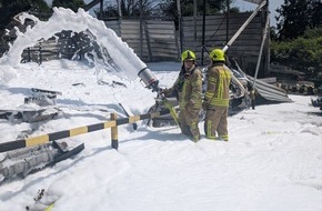Feuerwehr Ratingen: FW Ratingen: Unterstützung bei Großbrand in Velbert