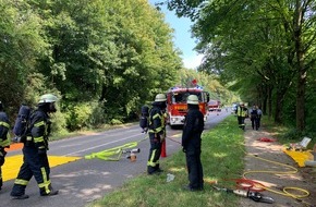 Feuerwehr Erkrath: FW-Erkrath: Verkehrsunfall-eingeklemmte Person / Wohnungsbrand mit Menschenleben in Gefahr