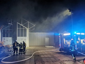 FW-AUR: Gastronomie-Küche wird Raub der Flammen