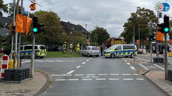 Polizeipräsidium Oberhausen: POL-OB: Nach Kreuzungsunfall: Pkw in Grünanlage - zwei Kinder blieben unverletzt