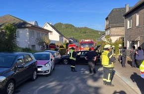 Freiwillige Feuerwehr Olsberg: FF Olsberg: Frau bei Auffahrunfall in Olsberg schwer verletzt
