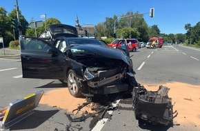 Feuerwehr Sprockh&ouml;vel: FW-EN: Schwerer Verkehrsunfall im Kreuzungsbereich
