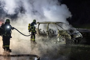 FW Porta Westfalica: 03.03.2026 - A2: PKW in Vollbrand