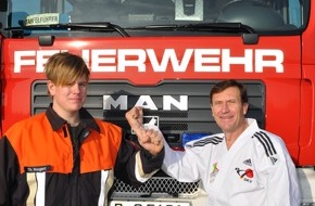 Deutscher Feuerwehrverband e. V. (DFV): Deutsche Jugendfeuerwehr und  Deutscher Karate Verband begründen Kooperation (BILD)