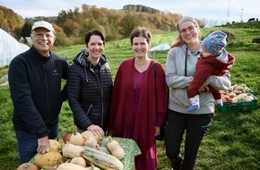 Verbraucherzentrale Nordrhein-Westfalen e.V.: Im Kürbis steckt mehr: Kreativ schnitzen, lecker kochen