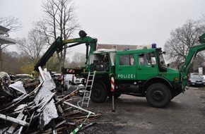 Polizeiinspektion Nienburg / Schaumburg: POL-NI: Wietzen-Polizei setzt bei der Brandursachenermittlung schweres Gerät ein