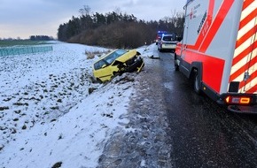 Polizeipräsidium Neubrandenburg: POL-NB: Zwei verletzte Personen auf winterglatter B194 bei Klevenow