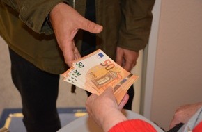 Polizei Mettmann: POL-ME: Falsche Bankmitarbeiter betr&uuml;gen Seniorin - 2603035