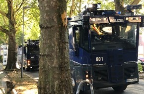 Polizei Bochum: POL-BO: Zweimal 35t und 10.000 Liter - Wasserwerfer unterstützen Stadt