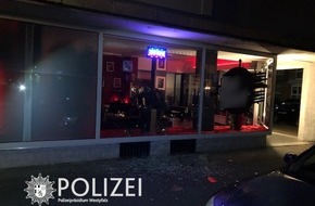 Polizeipräsidium Westpfalz: POL-PPWP: Scheibe eingeworfen - Zeugen gesucht