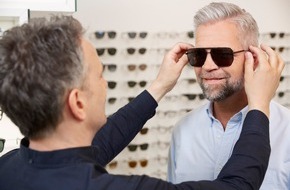 Zentralverband der Augenoptiker und Optometristen - ZVA: Tag der Sonnenbrille - Ein Besuch beim Augenoptiker für blendfreie Sicht!