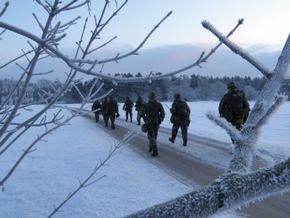 Deutsche Marine - Pressemeldung (Reportage): Bayerische Marinesoldaten kämpfen auf Bootsmannslehrgang gegen Schnee, Kälte und Übungsgegner - Sie sollen Vorgesetzte werden und umsichtig handeln