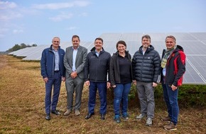 Erdgas Südwest: Presseinformation: Jeder Quadratmeter PV zählt! Erdgas Südwest nimmt neuen Solarpark in Betrieb