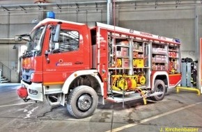 Feuerwehr Mönchengladbach: FW-MG: Zwei Personen mit Verätzungen nach unkontrolliertem Austritt von Reinigungslösung