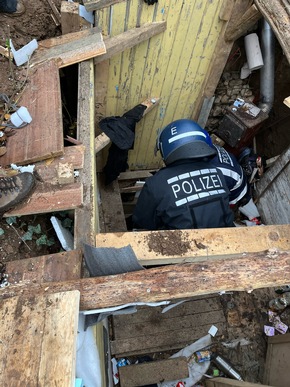 POL-FR: Freiburg: Einsatzmaßnahmen im Zusammenhang mit der Räumung einer besetzten Waldfläche - Person aus hilfloser Lage gerettet