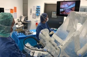 Schön Klinik: Pressemeldung: Schön Klinik Hamburg Eilbek nutzt hochpräzises Robotiksystem DaVinci in der Allgemein- und Viszeralchirurgie